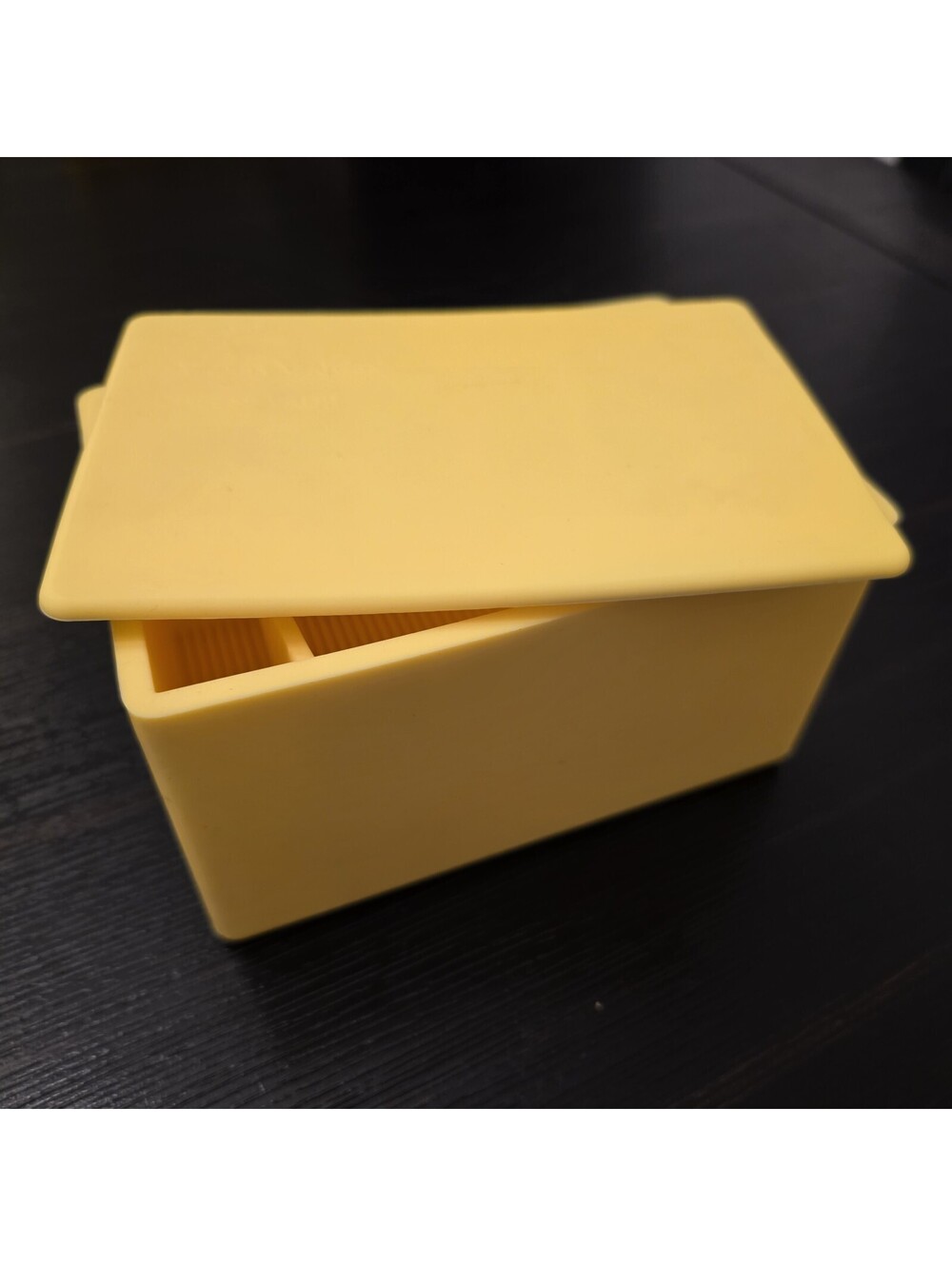 CapaBunga Silicone Cheese Vault Yellow Artisan Cheese Reusable Storage Box EUC